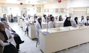 The Faculty of Pharmacy organizes an awareness lecture on the importance of raising students ' awareness of carcinogenic chemicals