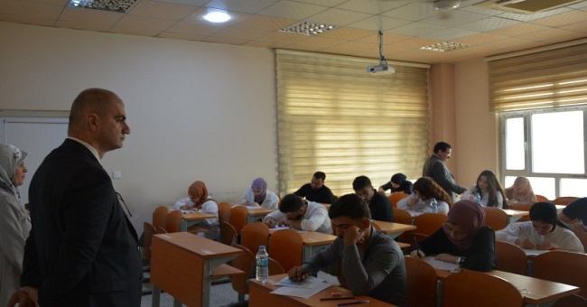 كلية علوم الحاسوب وتكنولوجيا المعلومات تباشر بإجراء الامتحانات النهائية
