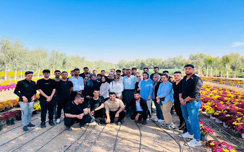 محاضرة ميدانية لطلبة قسم النباتات الطبية والصناعية في مشتل محمد بإشراف عدد من تدريسيي القسم