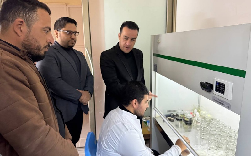 طلبة قسم النباتات الطبية في زيارة علمية إلى مختبر زراعة الأنسجة