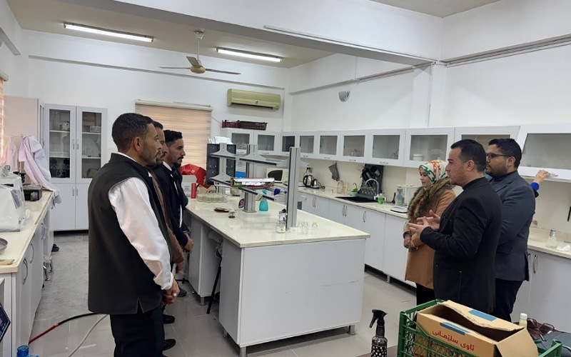 Students of the Department of Medicinal Plants went on a scientific trip to the Scientific Consulting Laboratory to explore techniques for extracting plant compounds.