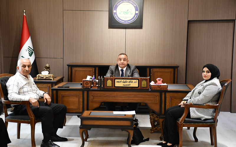 استقبال معاون العميد الجديد للشؤون العلمية وتكريم جهود سلفه في كلية النباتات الطبية والصناعية