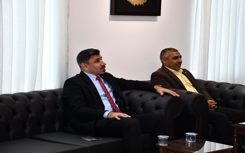 عميد كلية النباتات الطبية والصناعية يترأس اجتماع التحضيرات لإقامة المؤتمر العلمي الدولي الأول (1st ISCMIP 2026)