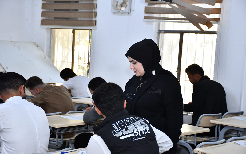 معاون عميد كلية النباتات الطبية والصناعية للشؤون العلمية تتفقد سير الامتحانات النهائية للدور الأول للمرحلة الأولى