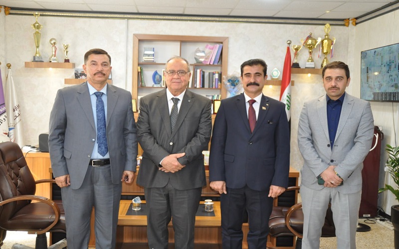 التقي أ.م .د عصام هادي محمد عميد كلية الادارة والاقتصاد وفد من تيار الحكمة الوطني