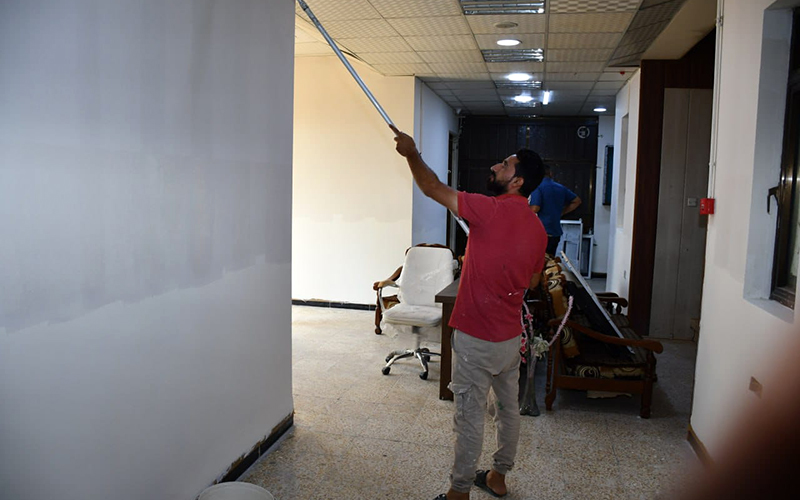 كلية الإدارة والاقتصاد تواصل أعمال الصيانة والتأهيل لتوفير بيئة تعليمية مميزة