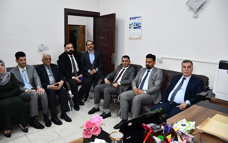 اجتماع السيد عميد كلية الإدارة والاقتصاد مع الكادر التدريسي لقسم الاقتصاد لبحث سبل تطوير العمل الأكاديمي