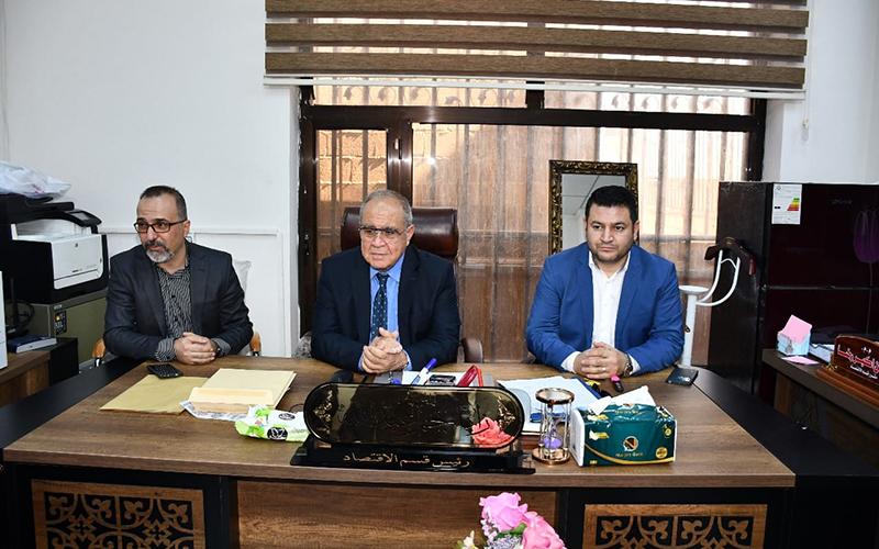 اجتماع السيد عميد كلية الإدارة والاقتصاد مع الكادر التدريسي لقسم الاقتصاد لبحث سبل تطوير العمل الأكاديمي