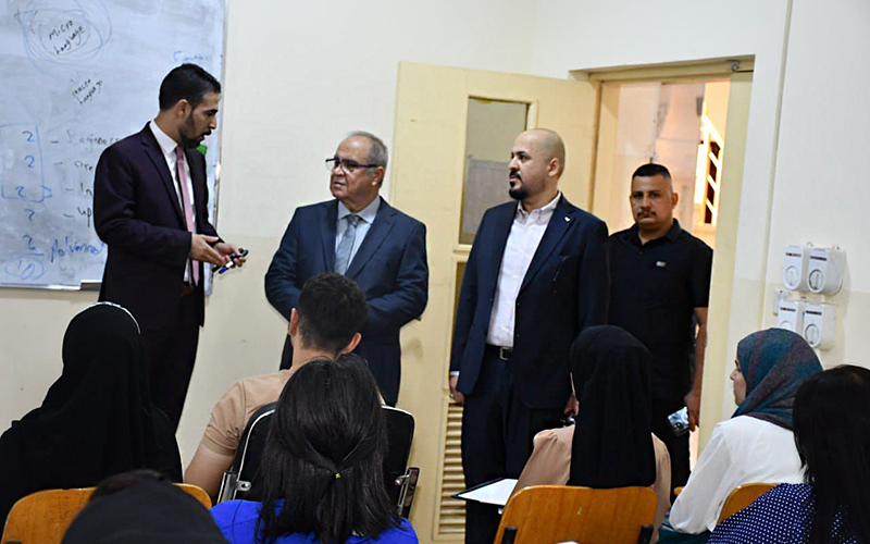 جولة تفقدية لعميد كلية الإدارة والاقتصاد لمتابعة جاهزية القاعات الدراسية لاستقبال العام الدراسي الجديد