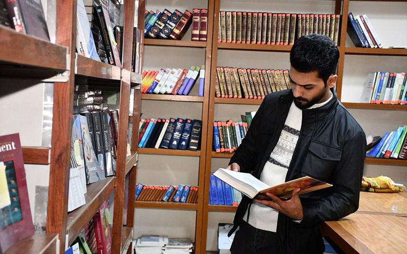 إقبال كبير على مكتبة كلية الإدارة والاقتصاد تزامنًا مع مبادرة &quot;إقرأ&quot; في جامعة كركوك