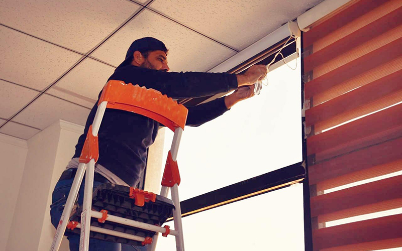 تهيئة القاعات الامتحانية لامتحانات الكورس الأول (نصف السنة)