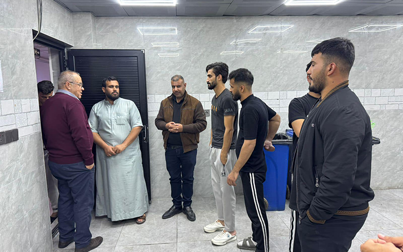 عميد كلية الإدارة والاقتصاد يتفقَّد الأقسام الداخلية ويستمع إلى مطالب الطلبة