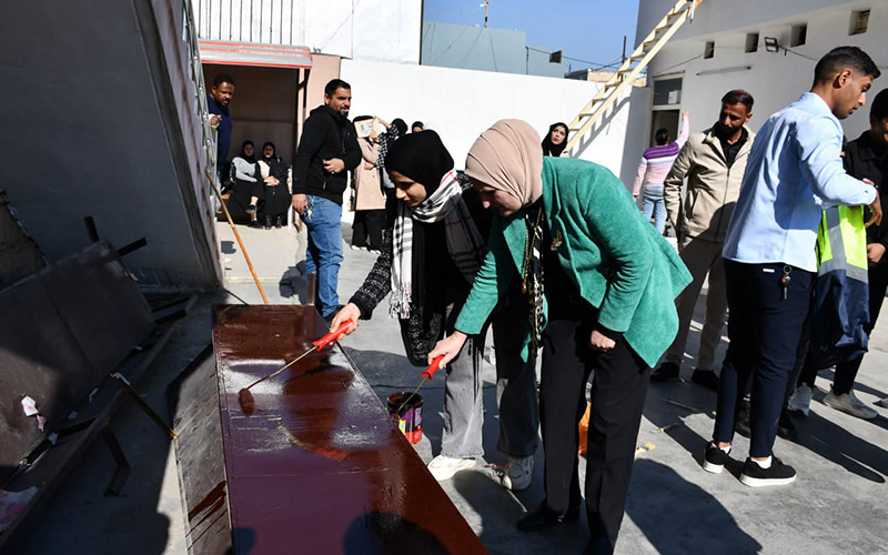 حملة تطوعية لتعزيز جمالية الحرم الجامعي في كلية الإدارة والاقتصاد