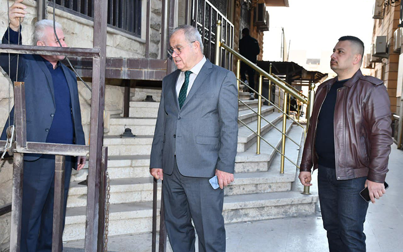 جولة تفقدية للعميد في الكلية لمتابعة سير الاعمال