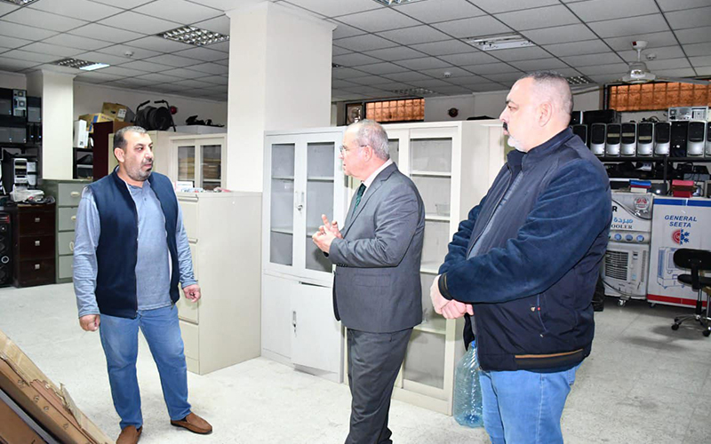 جولة تفقدية للعميد في الكلية لمتابعة سير الاعمال