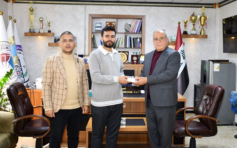 تكريم المتميزين في العمل التطوعي والأنشطة الطلابية بكلية الإدارة والاقتصاد