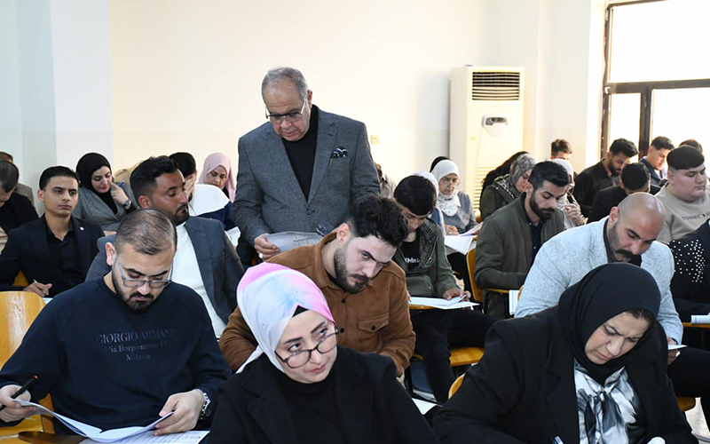زيارة تفقدية من قبل عميد الكلية للقاعات الامتحانية لطلبة المرحلة الاولى