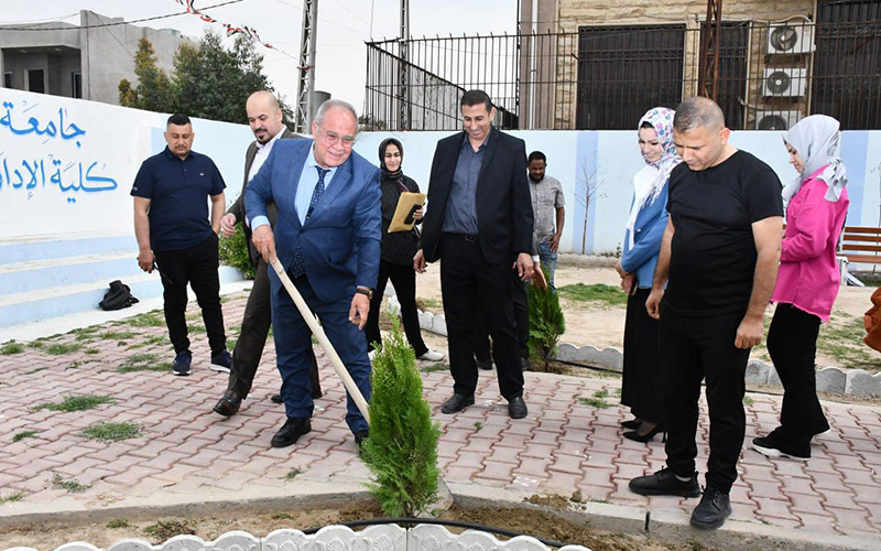 حملة التشجير لتعزيز الاستدامة البيئية في كلية الإدارة والاقتصاد