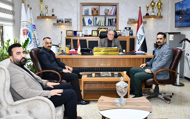 لجنة متابعة من رئاسة الجامعة تزور كلية الإدارة والاقتصاد