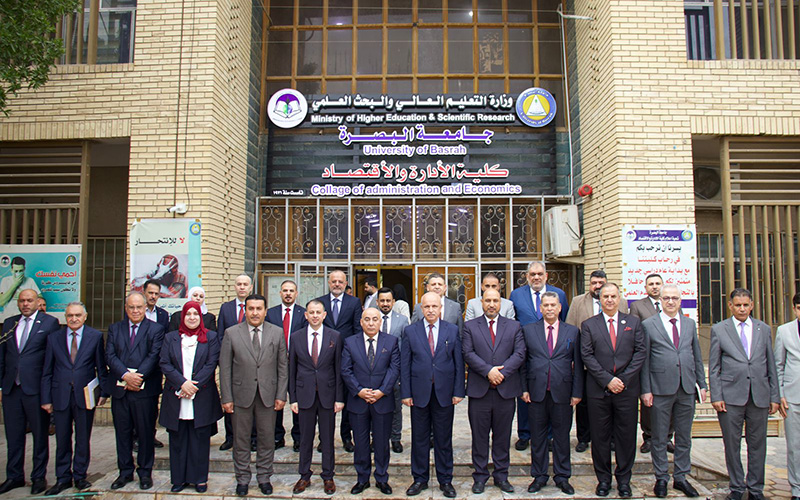 عميد كلية الإدارة والاقتصاد يشارك في اجتماع لجنة العمداء بجامعة البصرة ويُكرَّم بكتاب شكر