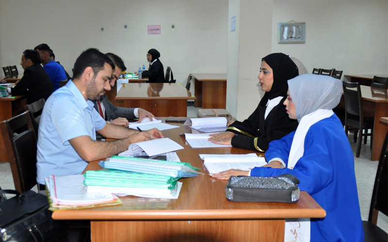 مناقشة بحوث التخرج لخريجي قسم ادارة الاعمال