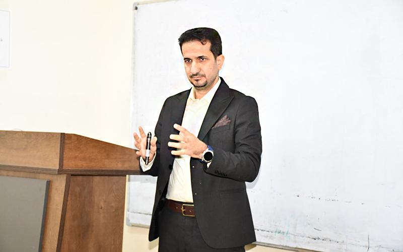 محاضرة حول التكيف الجامعي والقوانين التعليمية لطلبة المرحلة الثالثة – قسم الاقتصاد