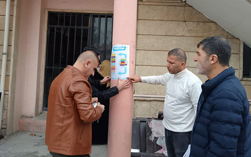 حملة تطوعية (الصاق بوسترات لحث الطلبة على القراءة)