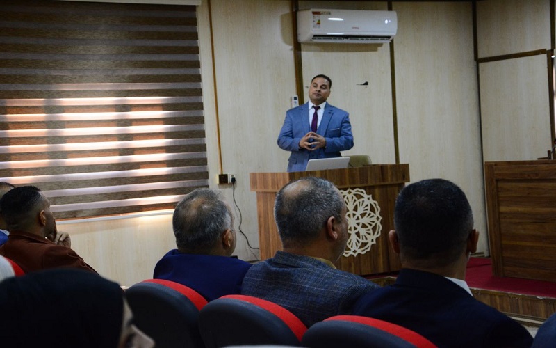 محاضرة علمية للأستاذ الزائر في كلية الزراعة عن الجينومية الواسعة وطرق تحليلها