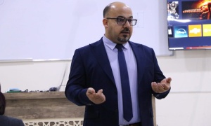 كلية الصيدلة تنظم محاضرة عن الذكاء الاصطناعي المتقدم في الرعاية الصحية