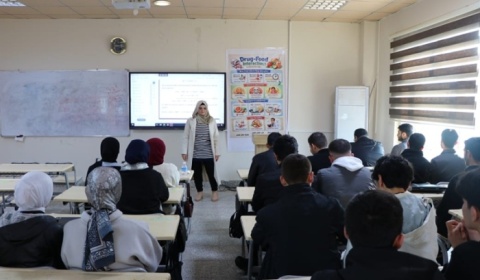 كلية الصيدلة تنظم محاضرة عن الابتزاز الإلكتروني وآثاره السلبية