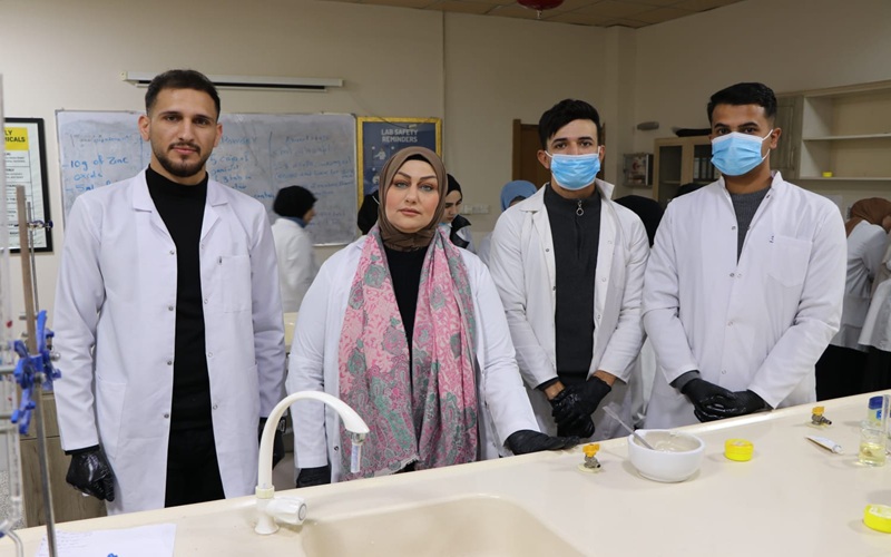 كلية الصيدلة تنظم ورشة عمل حول كيفية تحضير المستحضرات الصيدلانية