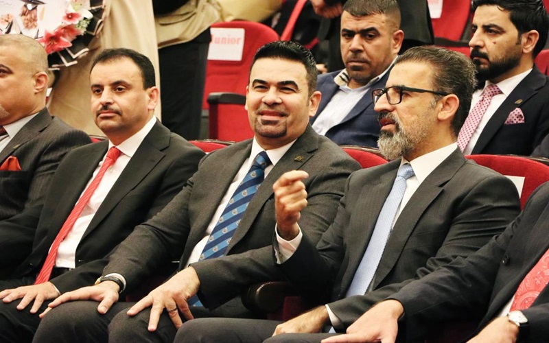 في مشهد مهيب .. رئيس جامعة كركوك يرعى حفل ترديد القسم الطبي ويهنئ أطباء المستقبل على تحقيقهم هذا الإنجاز 