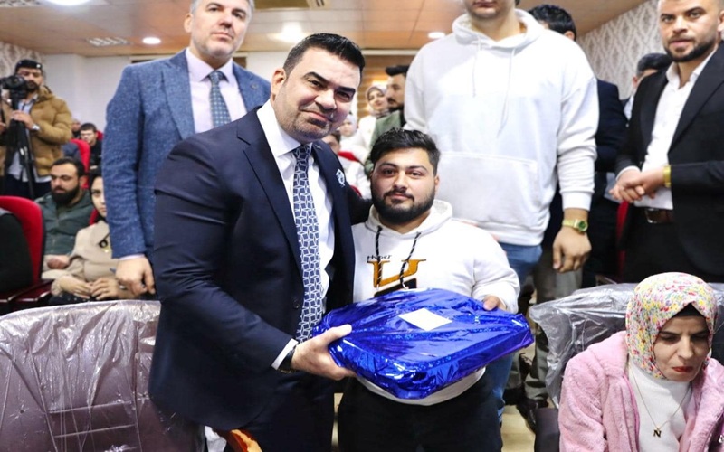 رئيس جامعة كركوك يكرم الطلبة من ذوي الهمم