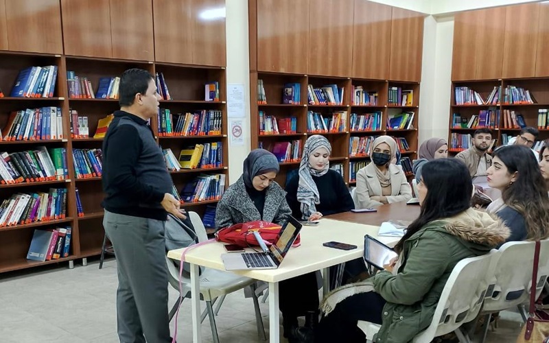 لليوم الثاني على التوالي .. طلبة الكليات يتوافدون الى المكتبات تزامنا مع مبادرة ( إقرأ )