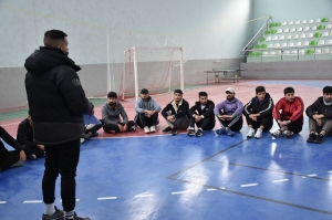 كلية التربية البدنية وعلوم الرياضة تقيم محاضرة عملية عن اساسيات الخطط الدفاعية لكرة اليد