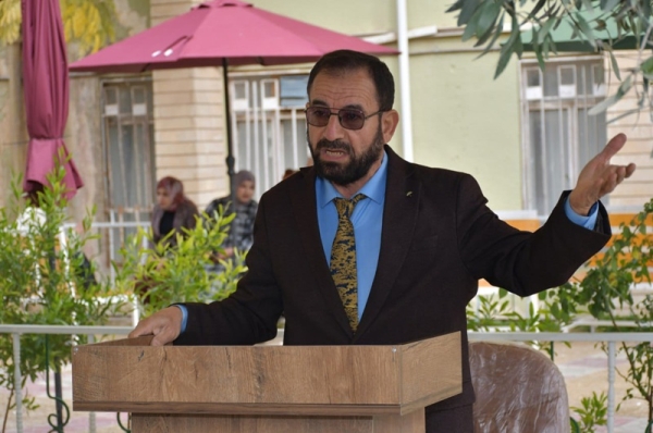 كلية النباتات الطبية والصناعية تنظم محاضرة ميدانية عمل النحل الصغير والنحل الكبير