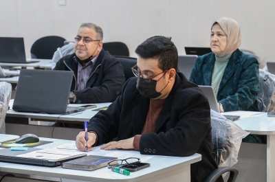 إختبار عدد من حملة الشهادات العليا المتقدمين لامتحان صلاحية التدريس في الجامعة