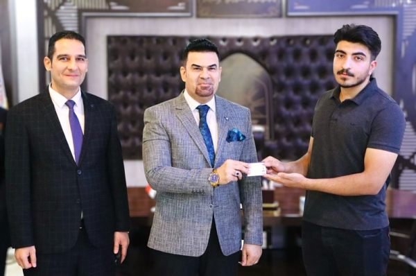 الأولى من بين الجامعات العراقية .. جامعة كركوك توزع اول وجبة من هويات الطلبة الخاصة بتطبيق HEPIQ