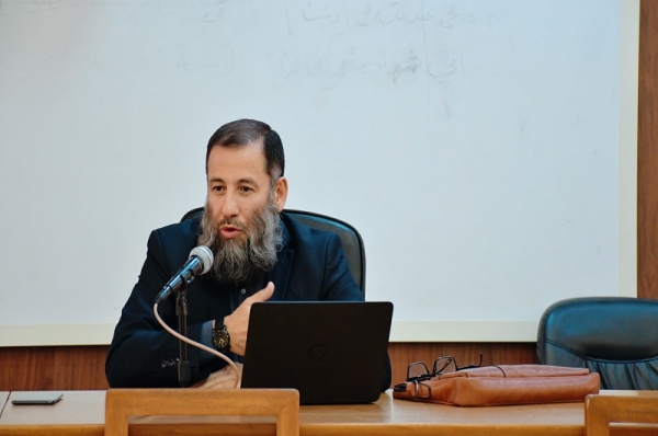 كلية التربية للعلوم الإنسانية تنظم ندوة علمية حول الإعجاز العددي في القرأن الكريم بين الوهم والحقيقة