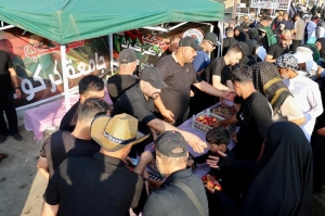 في كربلاء المقدسة.. موكب جامعة كركوك يخطف الانظار بخدماته الإنسانية لزائري اربعينية الإمام الحسين(عليه السلام)