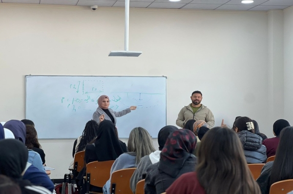 كلية التربية البدنية تنظم محاضرة نوعية عن اساسيات كرة اليد