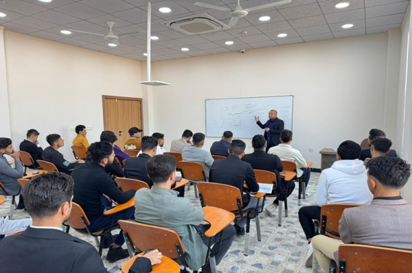 كلية التربية البدنية تنظم محاضرة نوعية عن اساسيات السباحة