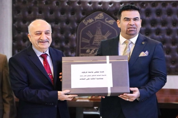تقديراً واعتزازاً .. رئيس جامعة كركوك يكرم عميد كلية الصيدلة لاحالته على التقاعد