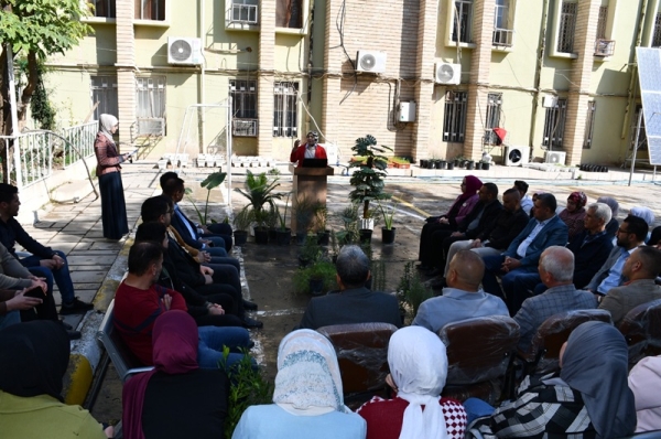 كلية النباتات الطبية والصناعية تنظم ورشة ميدانية عن نباتات التنسيق الداخلي