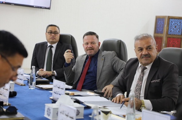 عميد كلية الآداب يشارك بالاجتماع الدوري لعمداء الكليات المناظرة