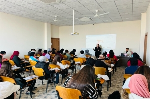كلية التربية البدنية تنظم محاضرة نوعية عن اساسيات جهاز عارضة التوازن
