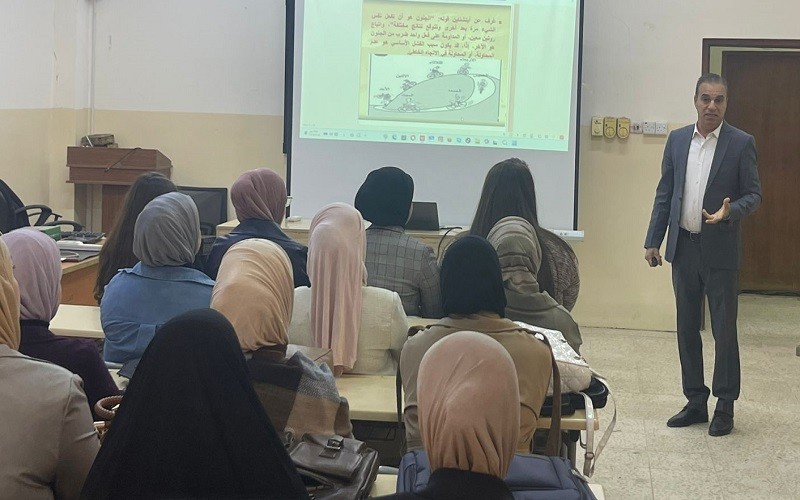 ورشة تدريبية في كلية ...