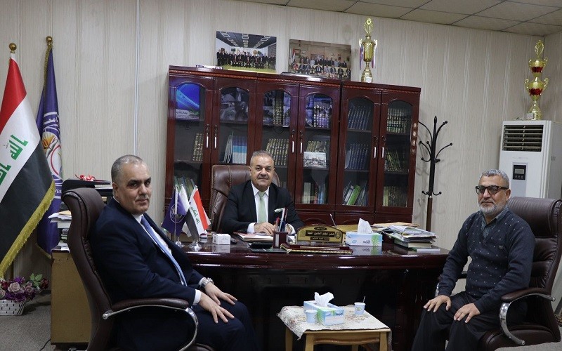 لجنة مركزية تزور كلية ...