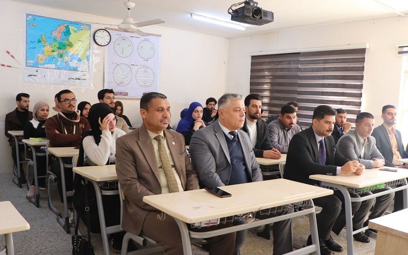 ندوة في كلية الآداب ...