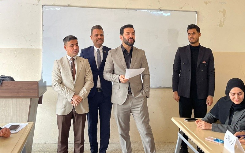 كلية الآداب تقيم ...